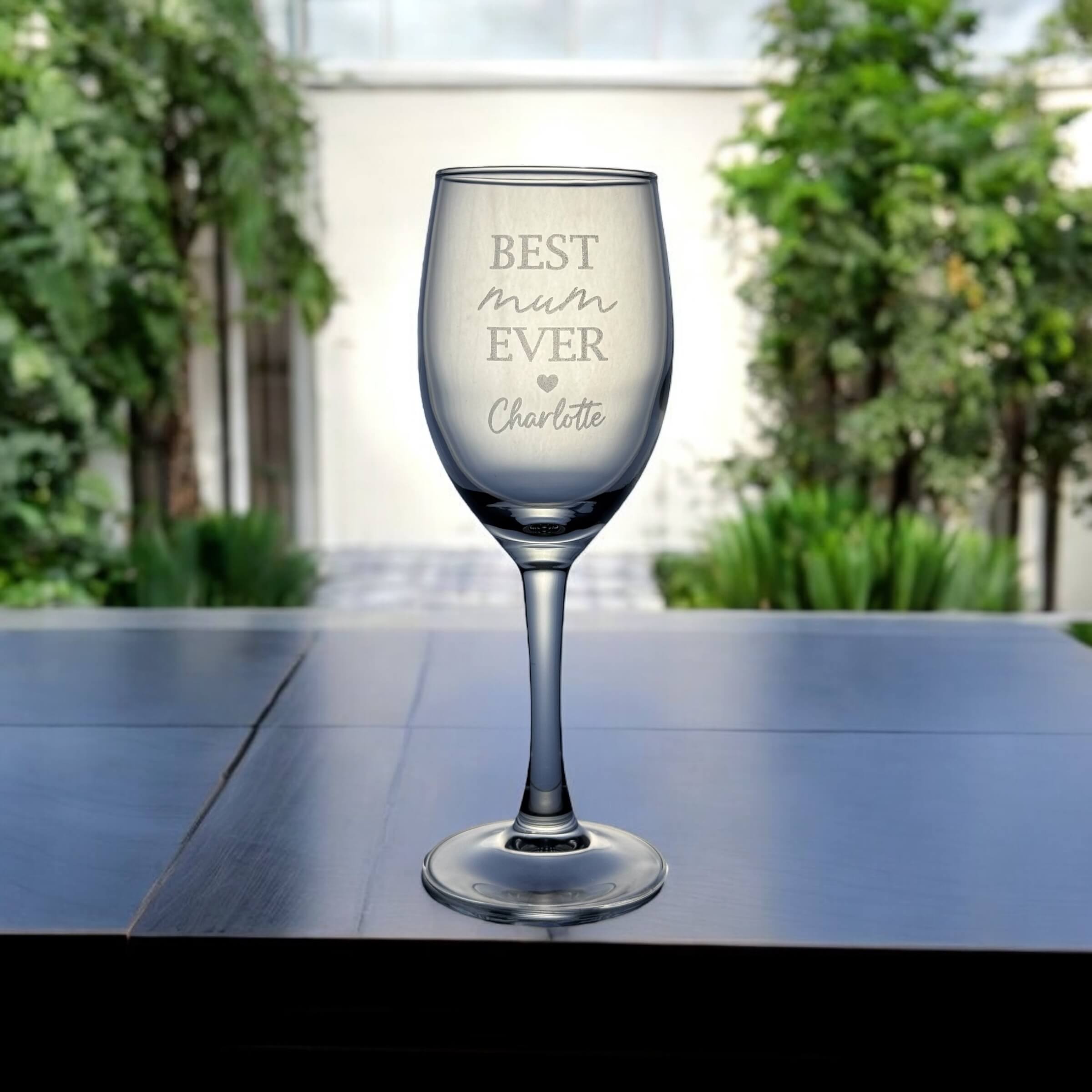Custom engraved wine glass with personalised name for mum.