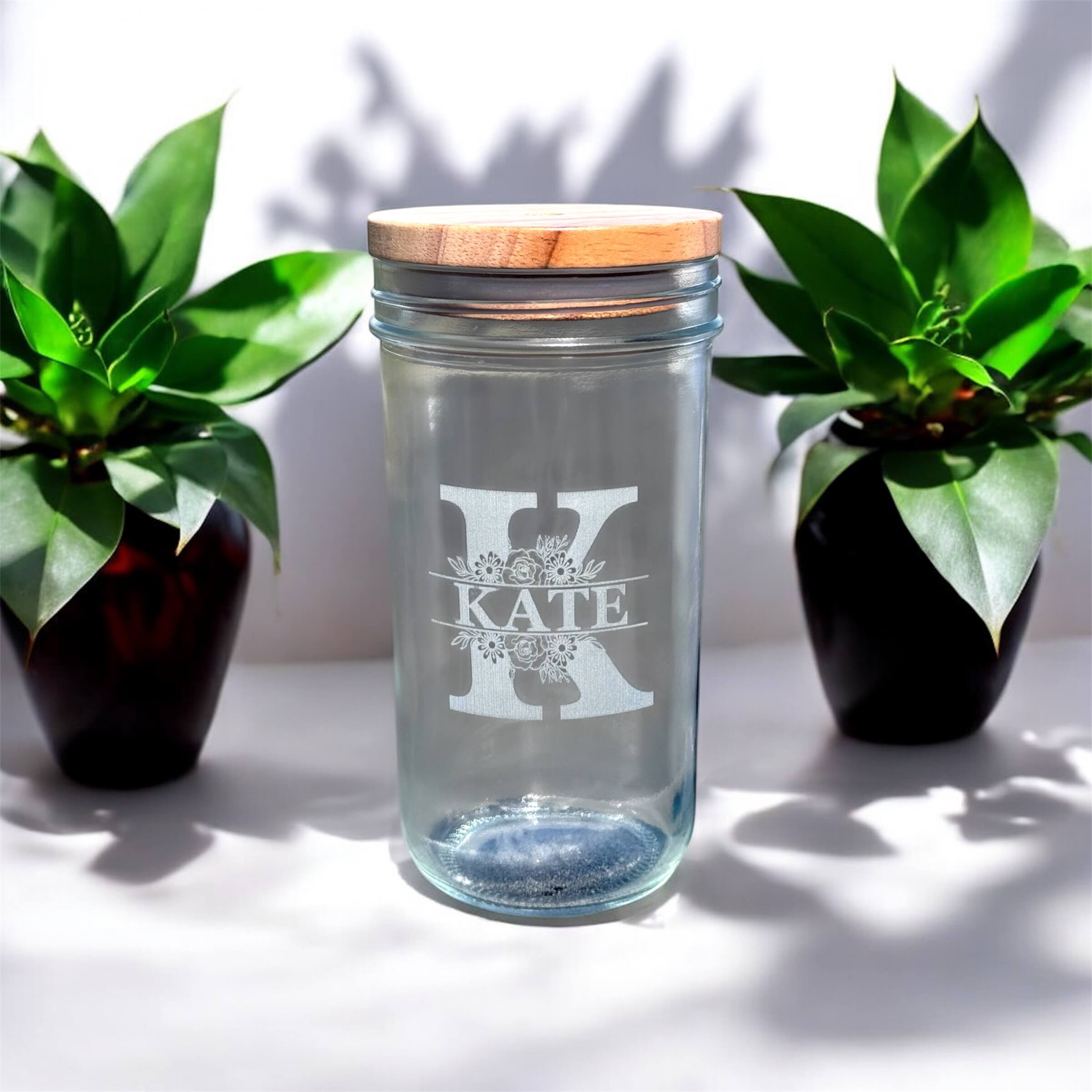 engraved Smoothie glass with wooden lid
