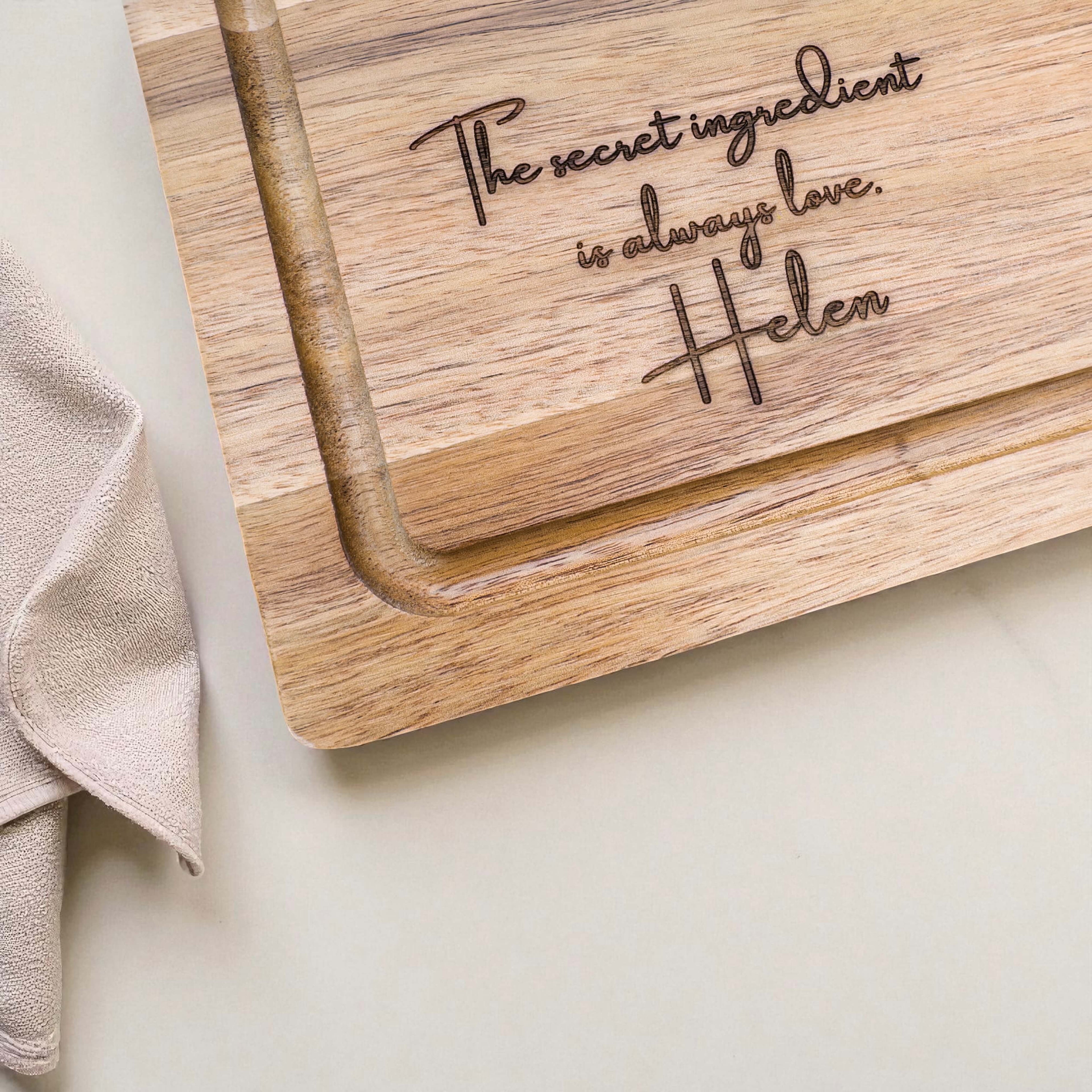 Engraved wooden chopping board with custom quote and name Helen, personalised acacia cutting board ideal for birthdays, Mother’s Day, or housewarming gifts.