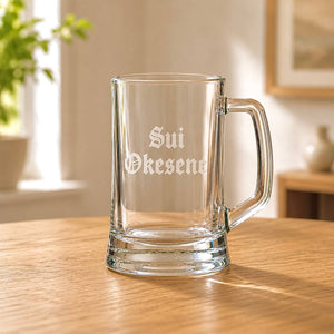 Close-up of personalised beer glass with frosted Sui Okesene name and clear handle